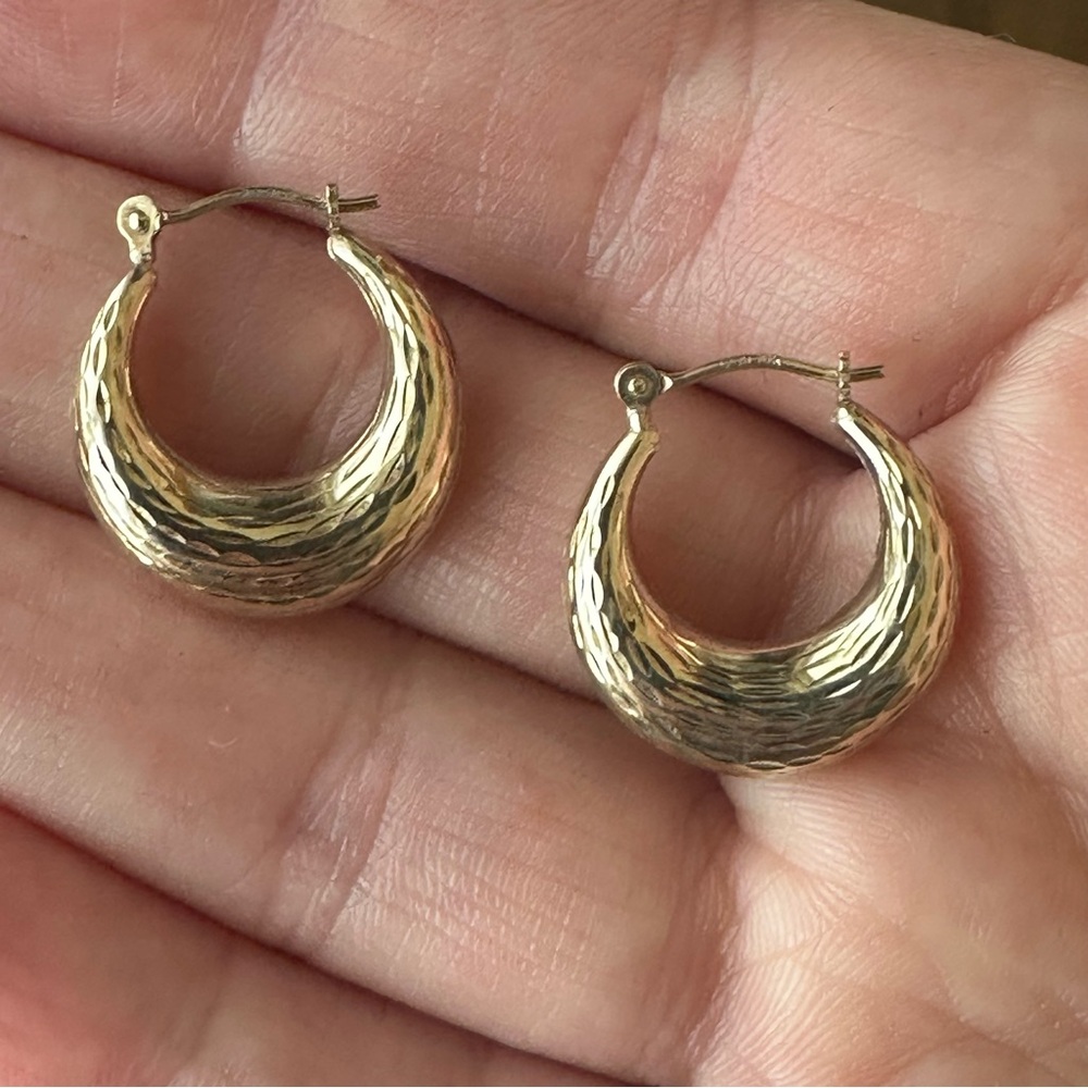 10k Solid Gold Hollowed Hammered Hoop Earrings - Picture 14 of 15